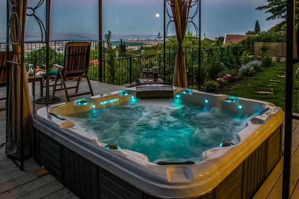 Bañera de hidromasaje exterior