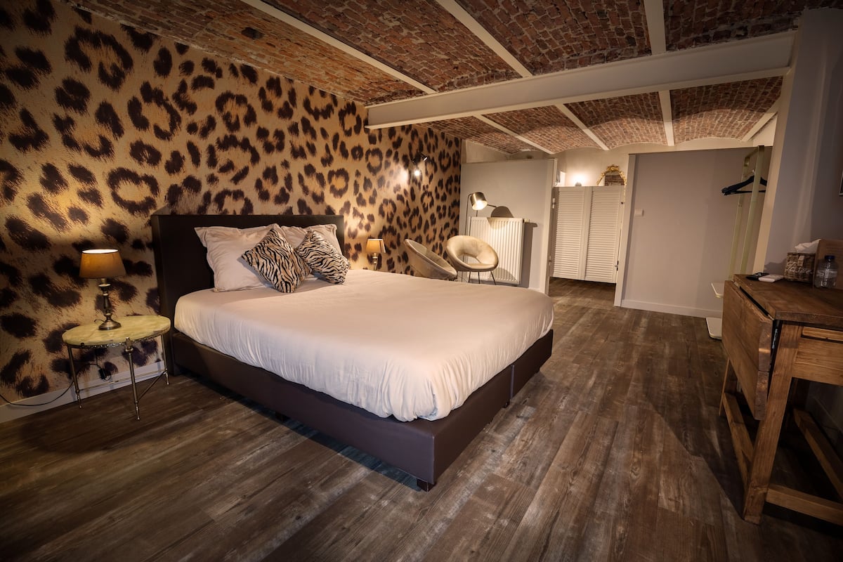 Deluxe Double Room (Pinot Noir) | Desk, laptop workspace, soundproofing, free WiFi
