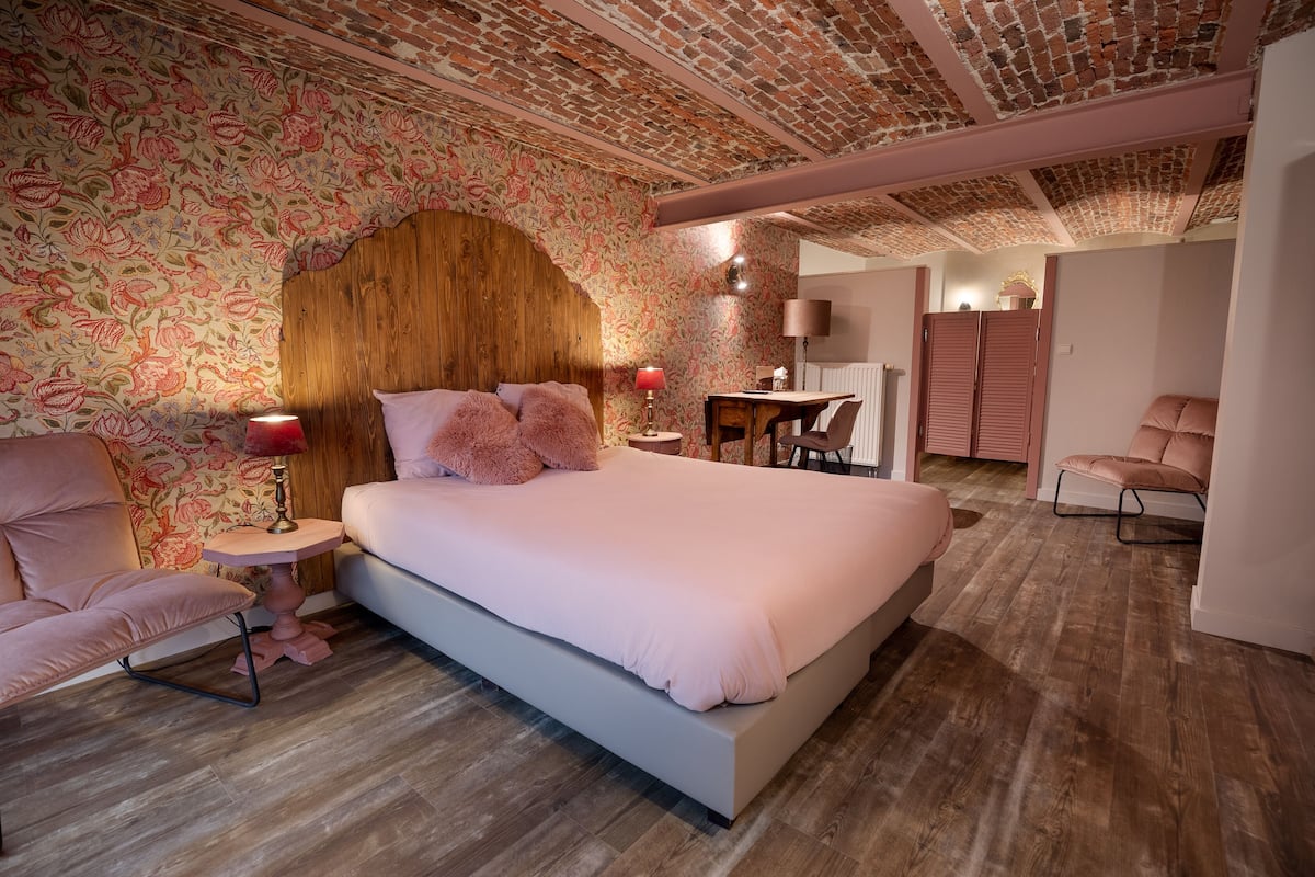 Deluxe Double Room (Chardonnay) | Desk, laptop workspace, soundproofing, free WiFi