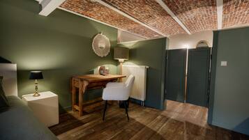 Desk, laptop workspace, soundproofing, free WiFi