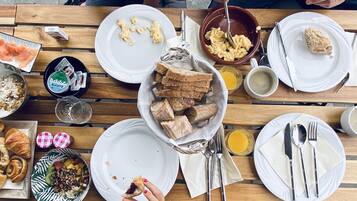 Free daily buffet breakfast