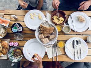 Free daily buffet breakfast  - B&B Casa Cava (Dendermonde)