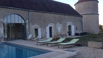Außenpool, Liegestühle