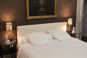Comfort Double Room | Desk, soundproofing, iron/ironing board, free cots/infant beds - Abbaye de Reigny - Esprit de France (Vermenton)