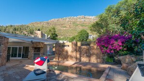 Outdoor pool - Mountain Cottage (Cape Town)