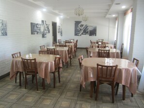 Family dining - Resident Hotel Almaty (Almaty)