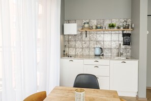 Studio, 1 chambre (2 persons) | Cuisine privée | Réfrigérateur, surface de cuisson, cafetière-théière