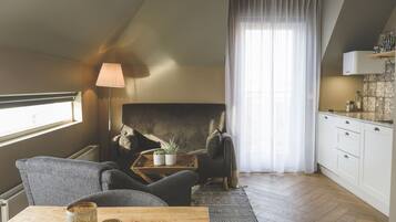 Studio, 1 Bedroom (2 persons) | Living area | Smart TV