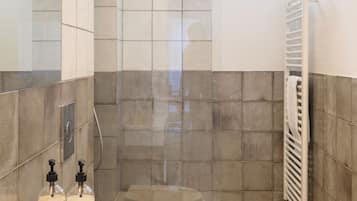 Studio (Basement) | Bathroom
