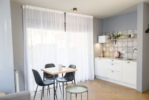 Studio, 1 chambre (2 persons) | Cuisine privée | Réfrigérateur, surface de cuisson, cafetière-théière