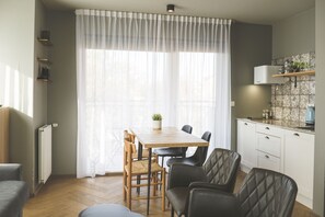 Studio, 1 chambre, balcon | Restauration dans la chambre
