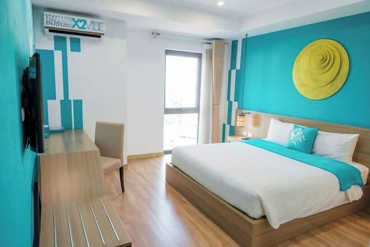 Premium bedding, down duvets, pillow-top beds, minibar