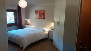 1 chambre, coffres-forts dans les chambres, bureau, lits bébé (gratuits)