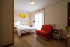 1 ห้องนอน, ตู้นิรภัยในห้องพัก, โต๊ะทำงาน, เปล/เตียงเด็กอ่อน (ฟรี)