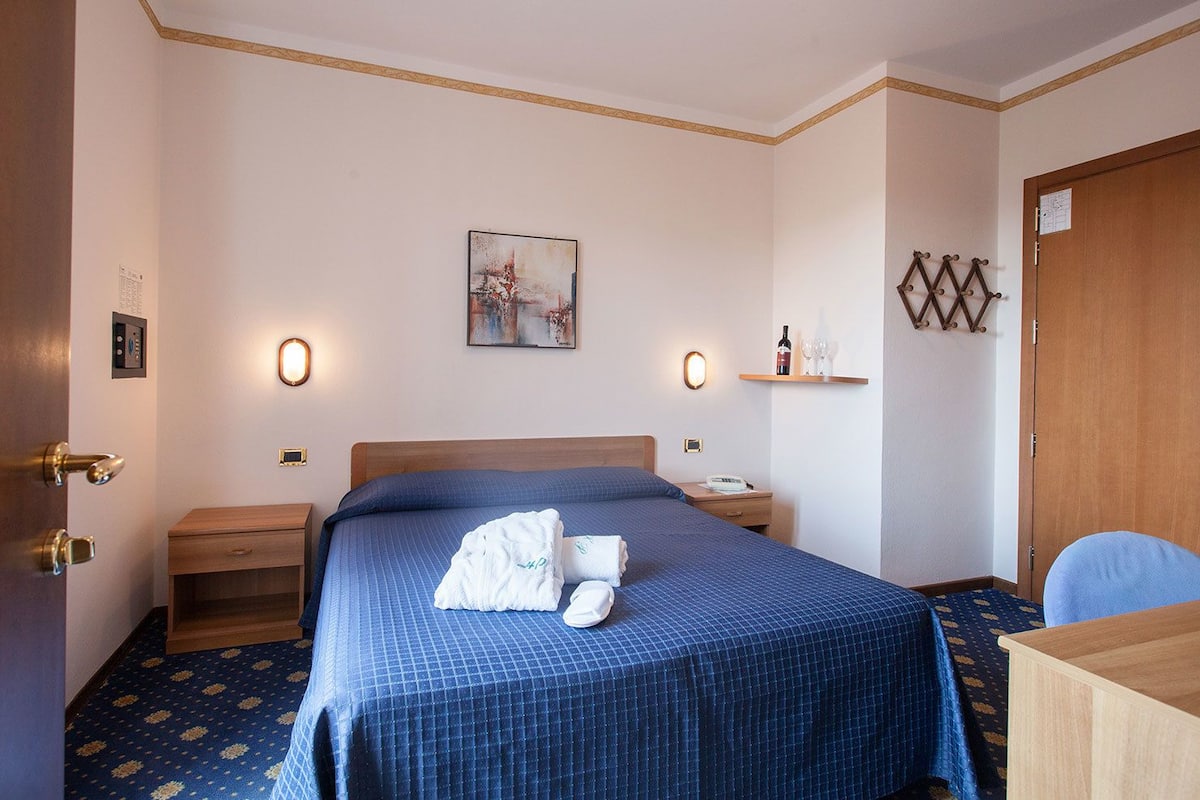 1 bedroom, in-room safe, desk, free cots/infant beds