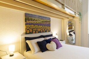 Departamento | 1 habitación, decoración personalizada, muebles diferentes y escritorio 