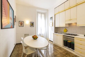 Apartment | Private kitchen | Full-size fridge, oven, stovetop, espresso maker - notaMi -  Titty House Crocetta (Milan)