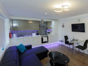 Apartamento superior, baño privado (Occupancy 2) | Salón