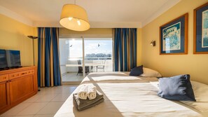 Basic Studio, Kitchen | Living area | Flat-screen TV - Hapimag Resort Marbella (Marbella)