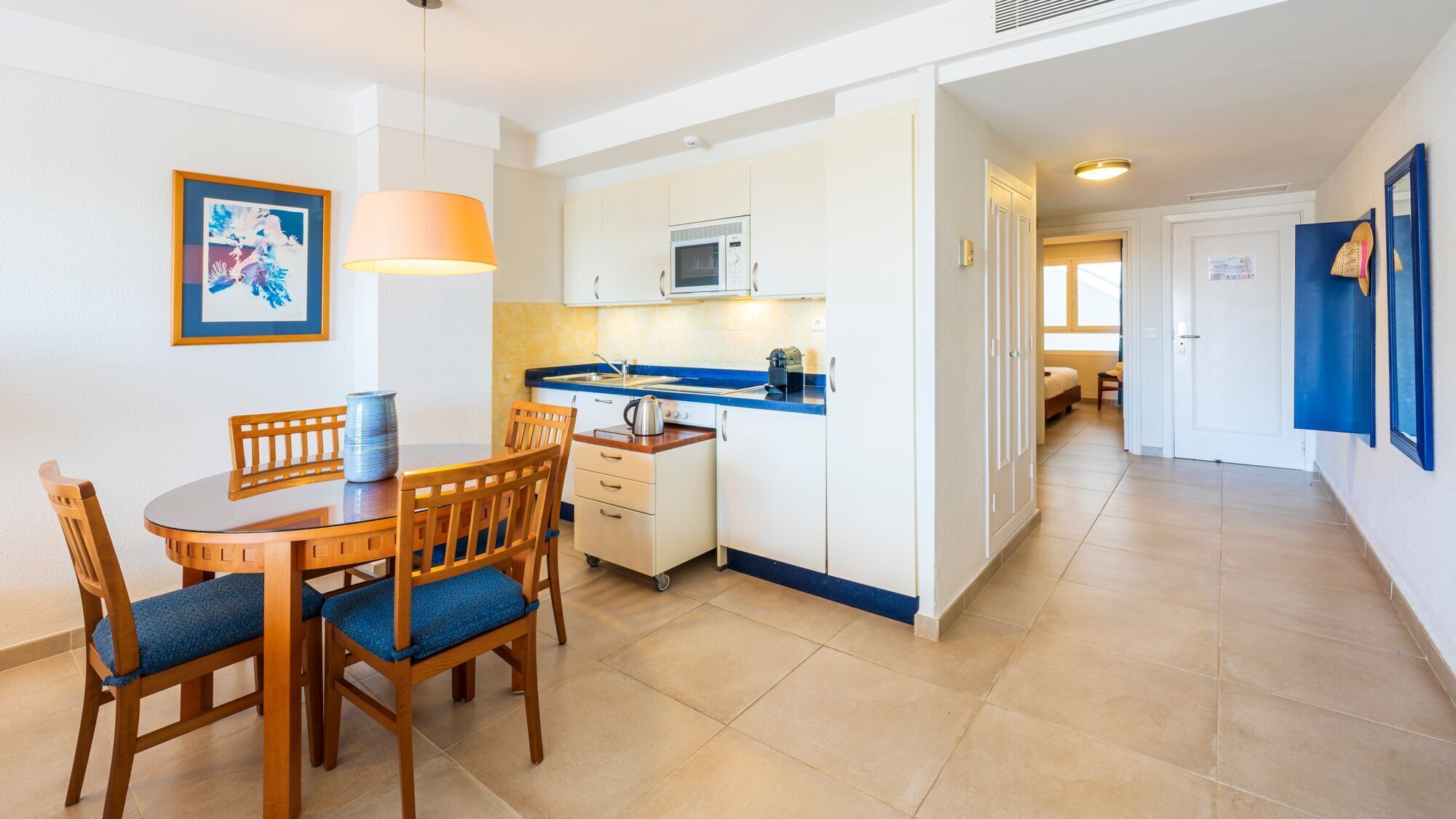 Apartamento Premium, 1 habitación, cocina, vistas a la playa | Zona de estar | Una televisión de pantalla plana