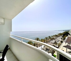Premium-Apartment, 1 Schlafzimmer, Küche, Strandblick | Terrasse/Patio