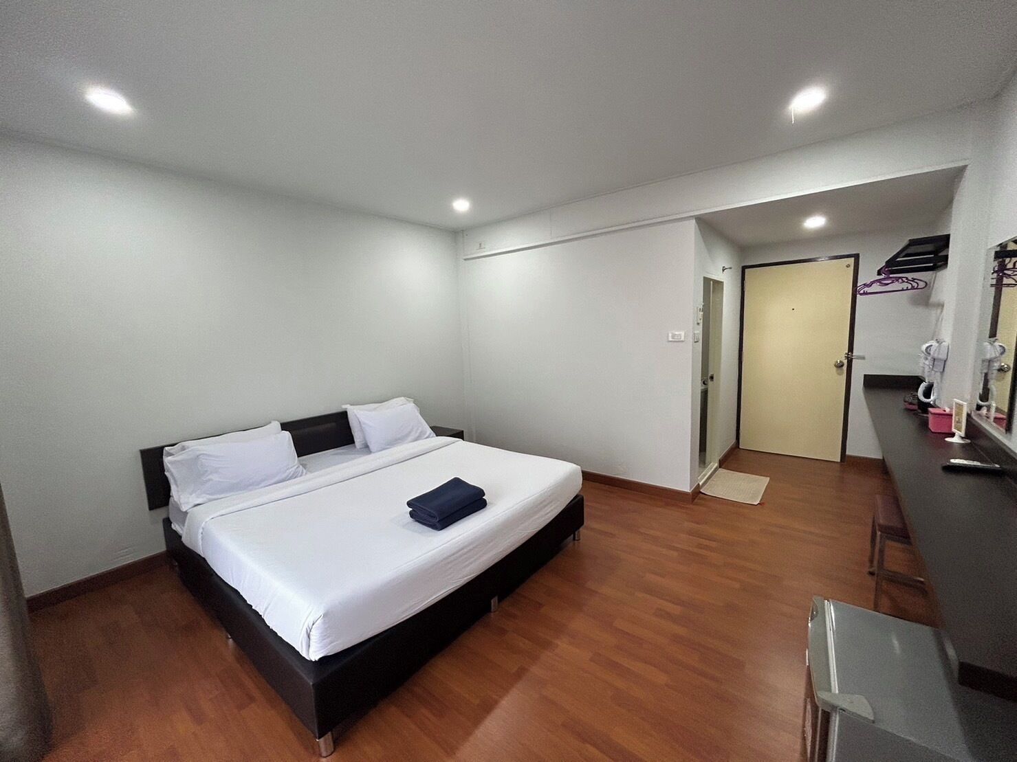 deluxe single room | minibar, free wifi
