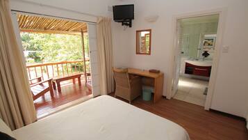 1 bedroom, in-room safe, iron/ironing board (on request), WiFi (free)