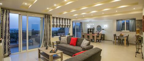 Luxury House, 3 Bedrooms, Sea View | Living room