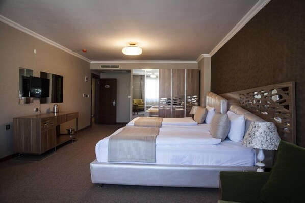 Standard Room | Minibar, in-room safe, desk, free WiFi - Royal Milano Hotel (Van)