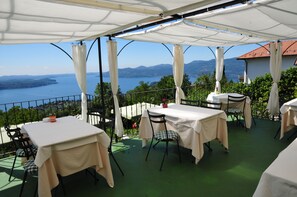 Frühstück, Mittagessen, Abendessen, lokale Küche 