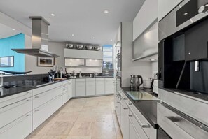 Apartamento premier | Cozinha privada | Micro-ondas, fogão, cooktop, torradeira