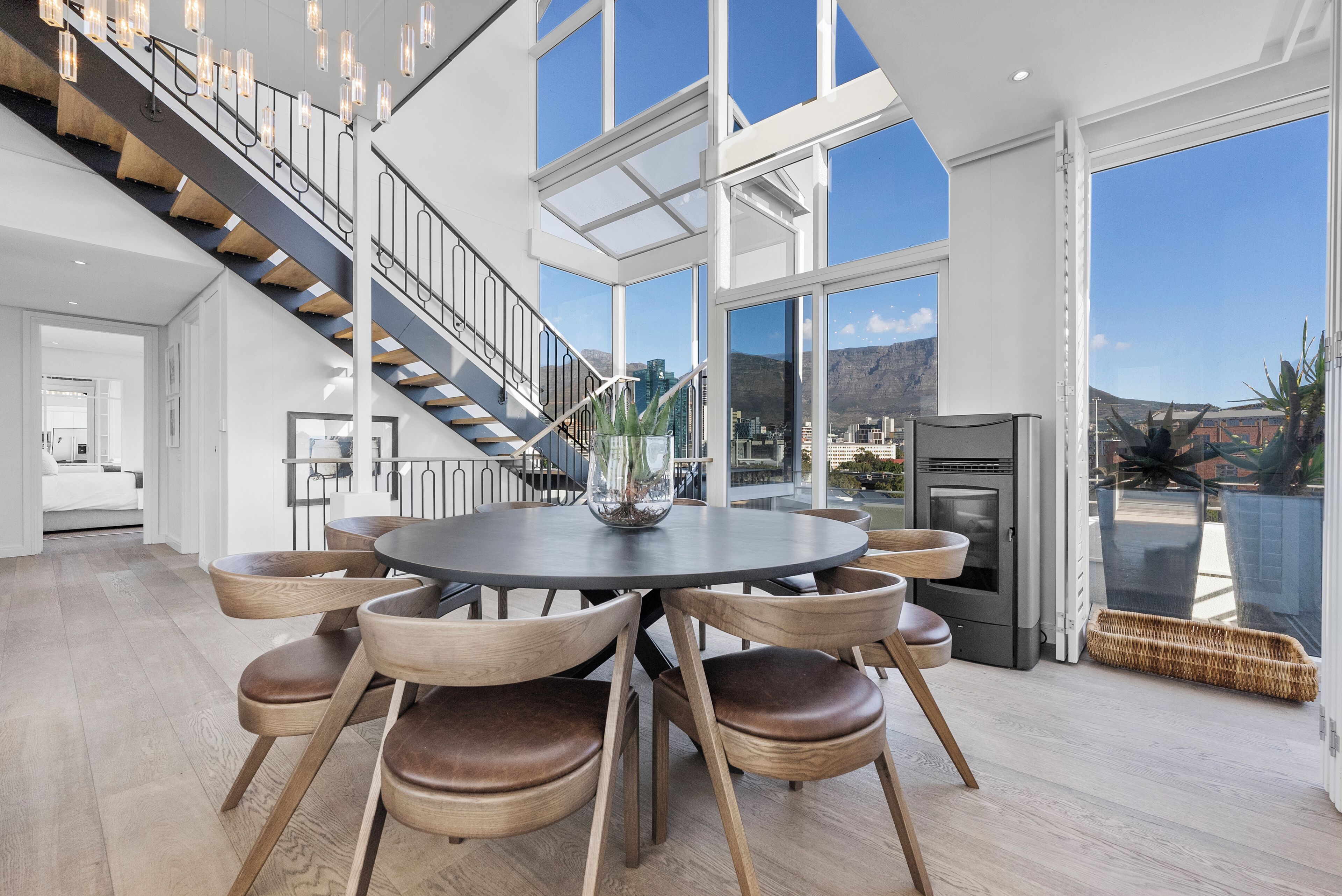 Three Bedroom Luxury Premier Penthouse 2 | In-room dining