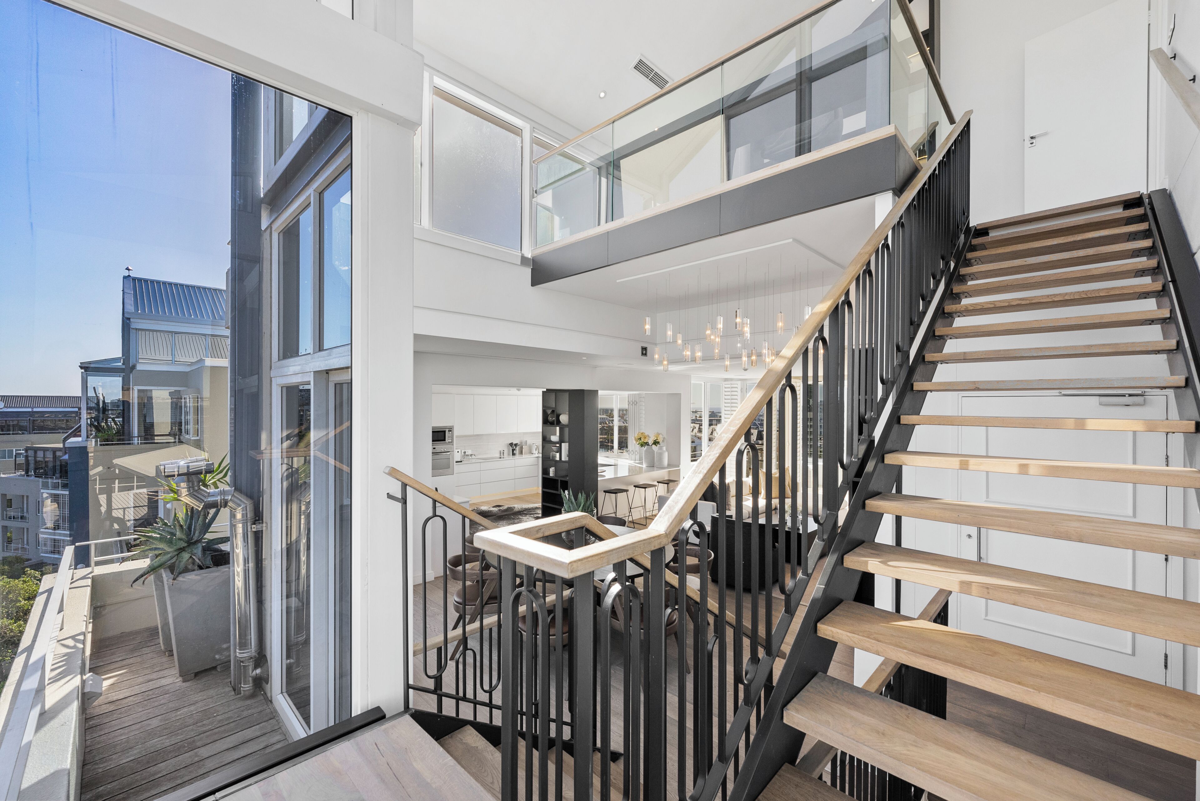Three Bedroom Luxury Premier Penthouse 2 | سلم