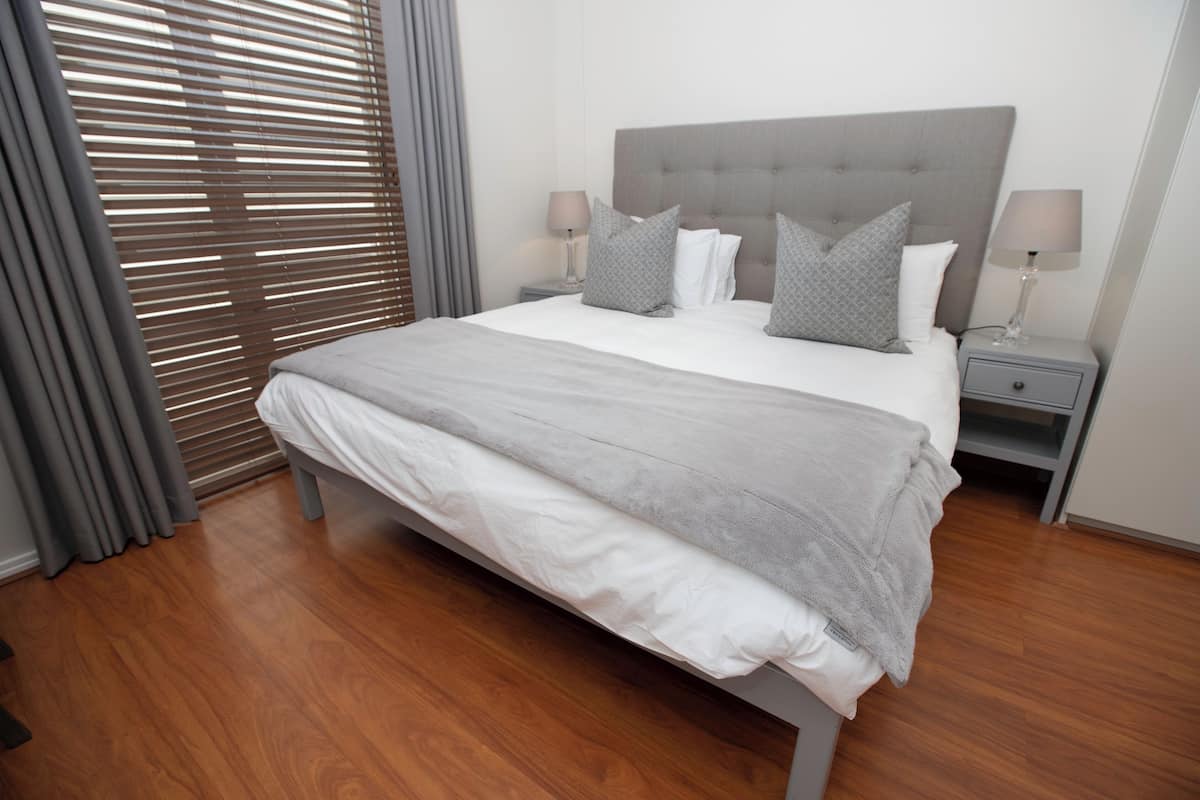 1 quarto, roupas de cama premium, cofres nos quartos