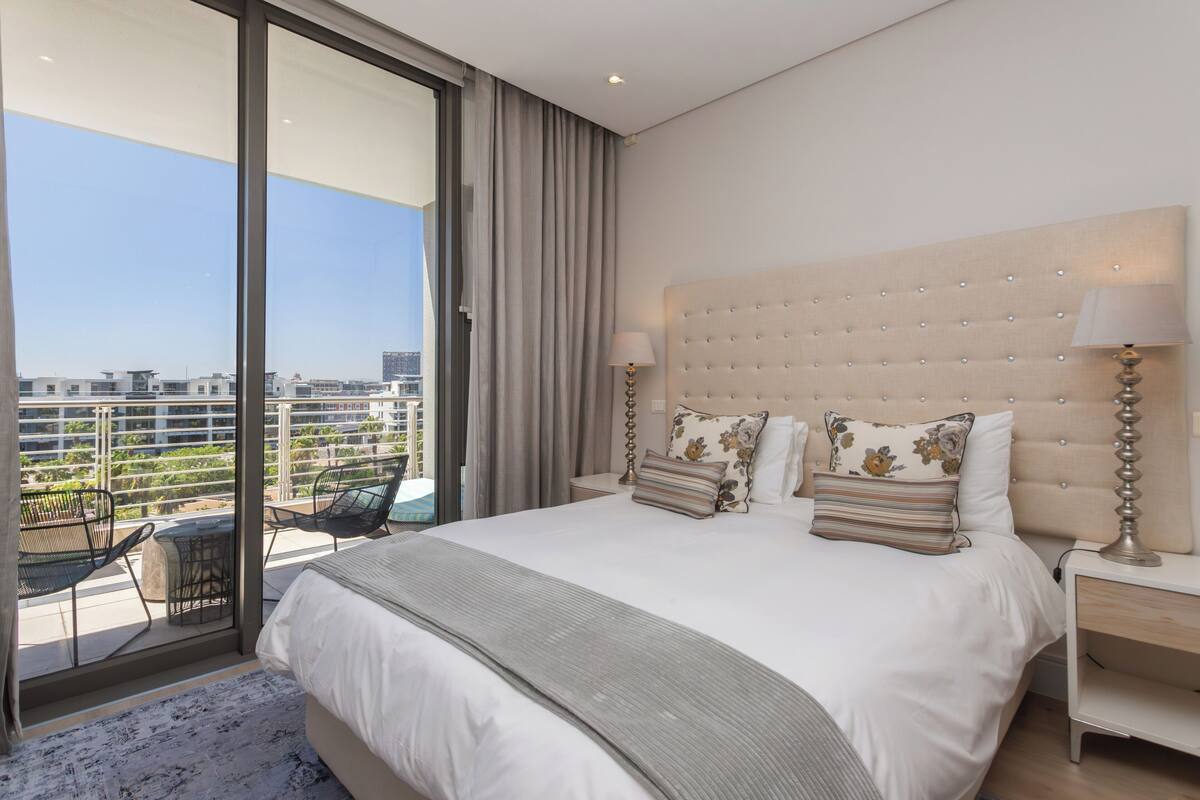 1 Schlafzimmer, hochwertige Bettwaren, Zimmersafe, Schreibtisch