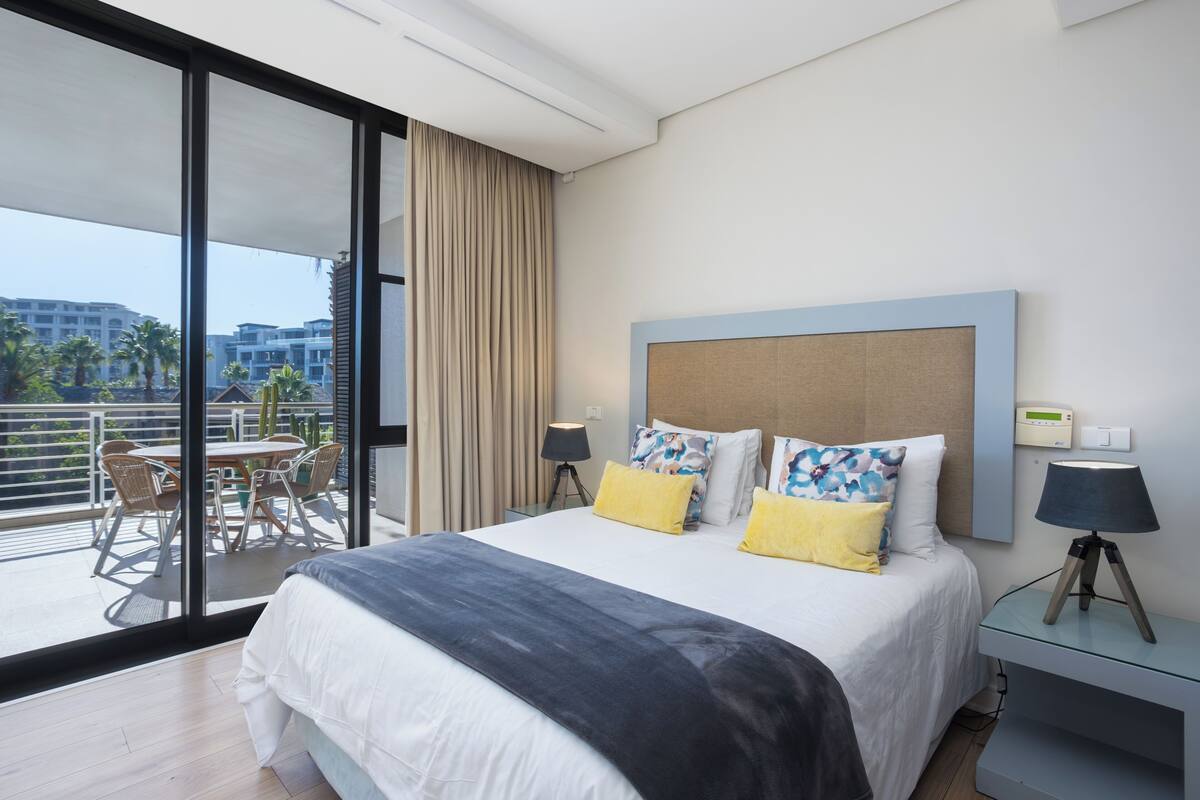 1 Schlafzimmer, hochwertige Bettwaren, Zimmersafe, Schreibtisch