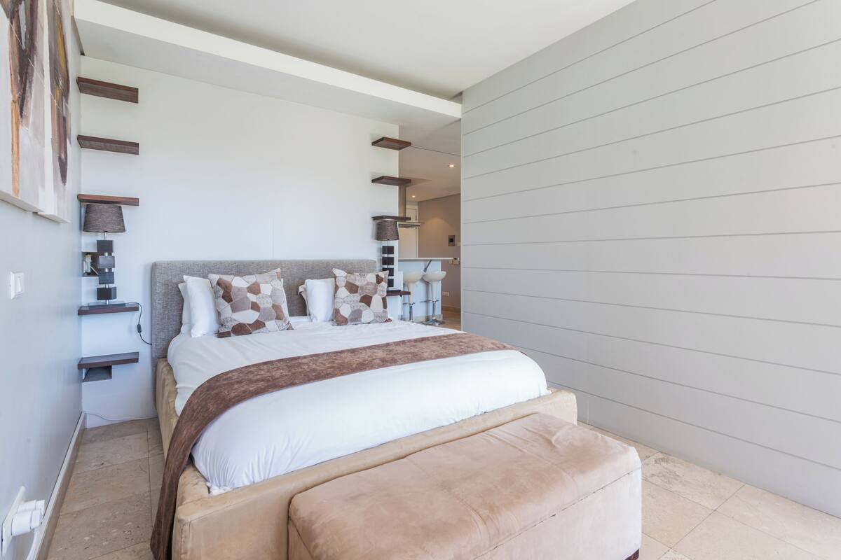 1 Schlafzimmer, hochwertige Bettwaren, Zimmersafe, Schreibtisch