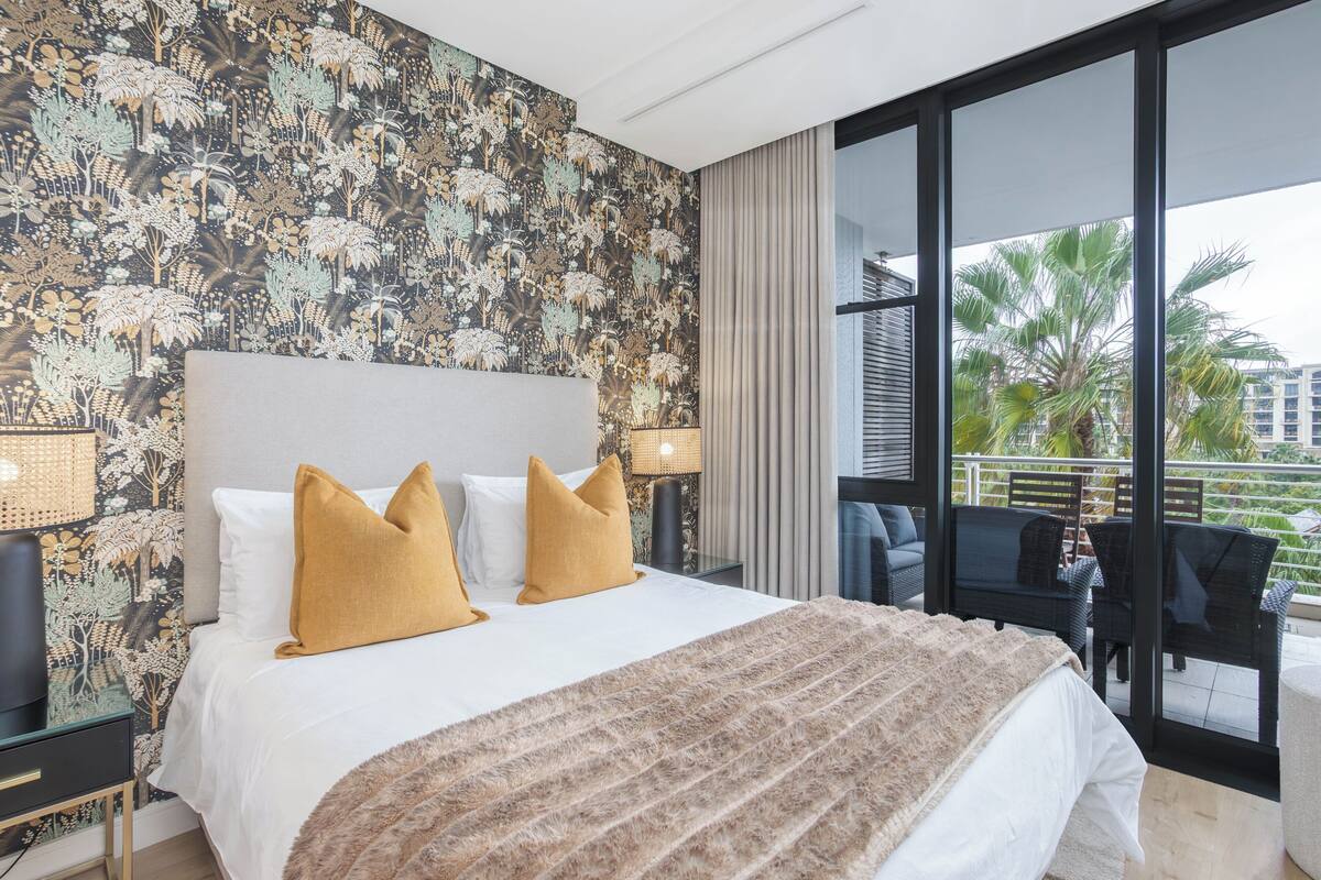 1 Schlafzimmer, hochwertige Bettwaren, Zimmersafe, Schreibtisch