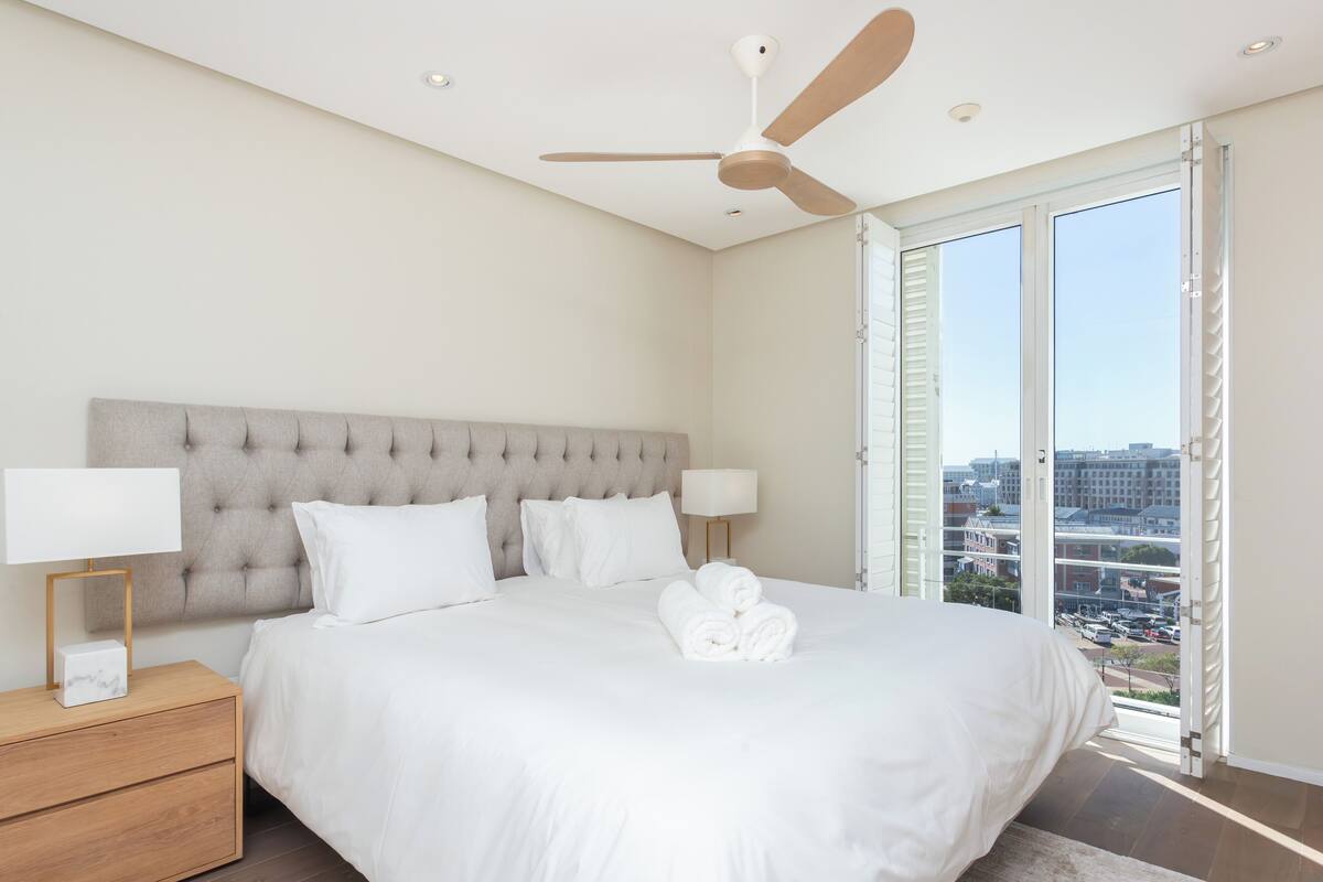 1 Schlafzimmer, hochwertige Bettwaren, Zimmersafe, Schreibtisch