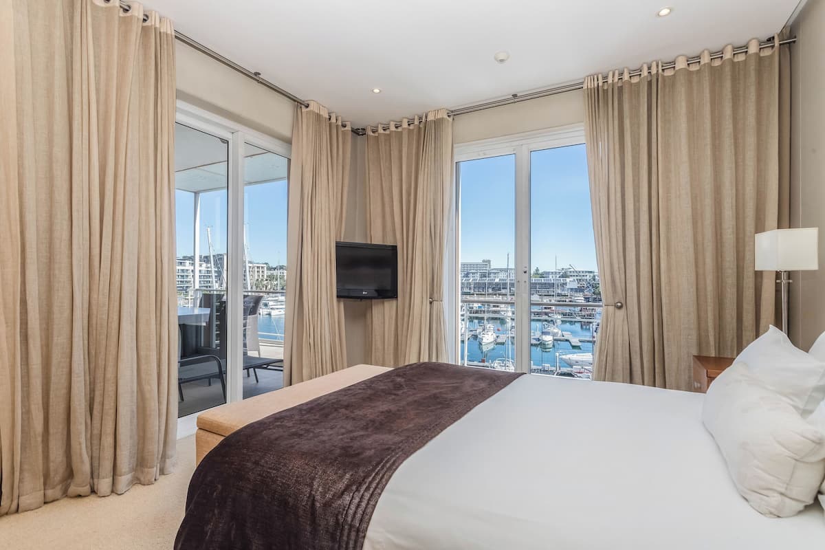 1 quarto, roupas de cama premium, cofres nos quartos