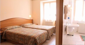 Shower, free toiletries, hair dryer, bidet