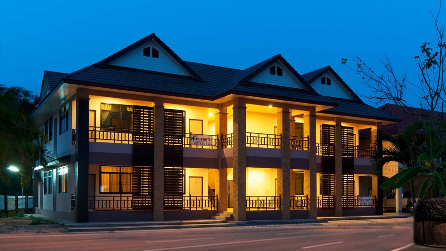 Suporn Lakeview Service APT & Homestay