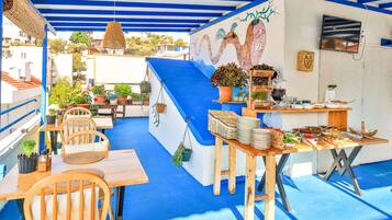 Free daily buffet breakfast