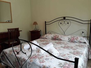 Classic Triple Room - B&B Colle degli Ulivi (Paola)