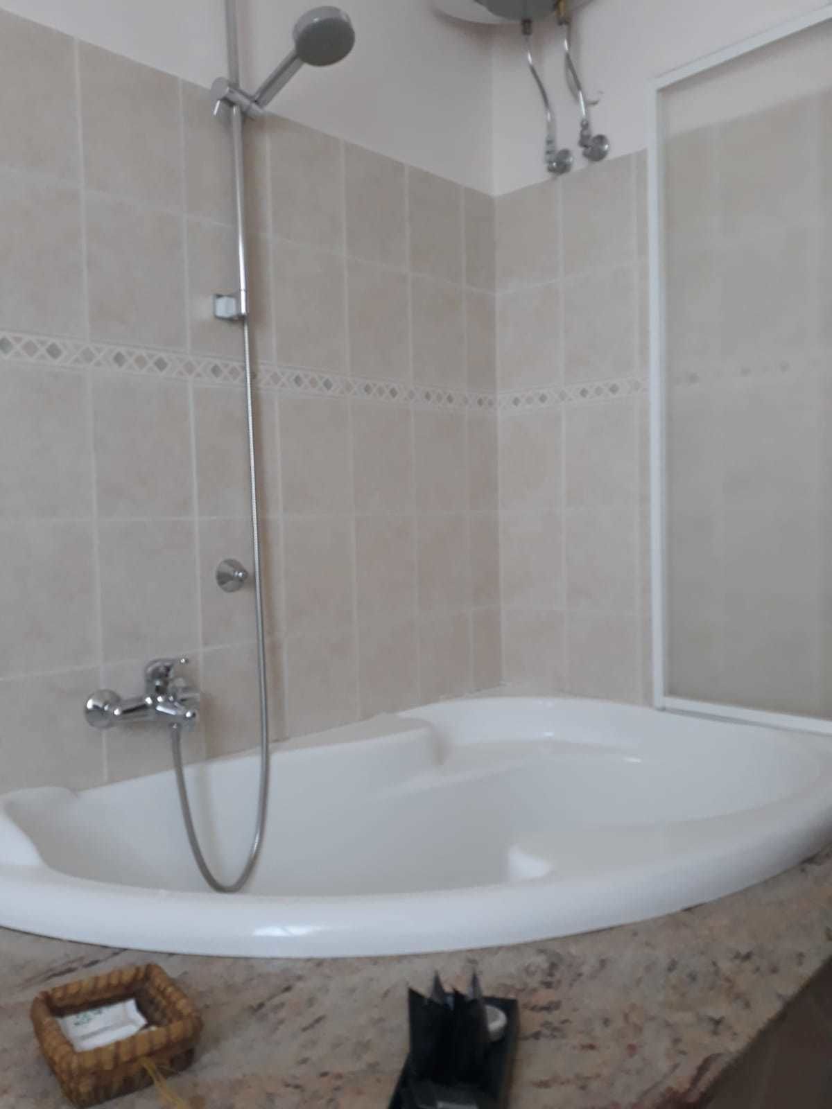 Tripla Classic | Bagno | Combinazione doccia/vasca, set di cortesia gratuito, asciugacapelli