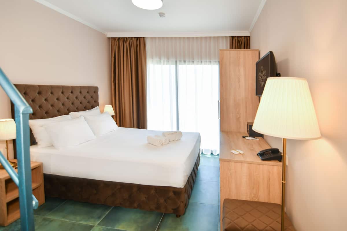 1 bedroom, minibar, in-room safe, desk