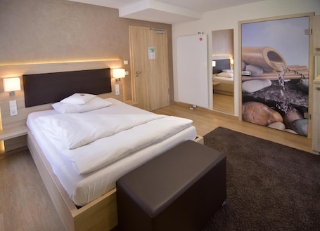 In-room safe, desk, cots/infant beds, free WiFi. Hotel - Restaurant Hirsch