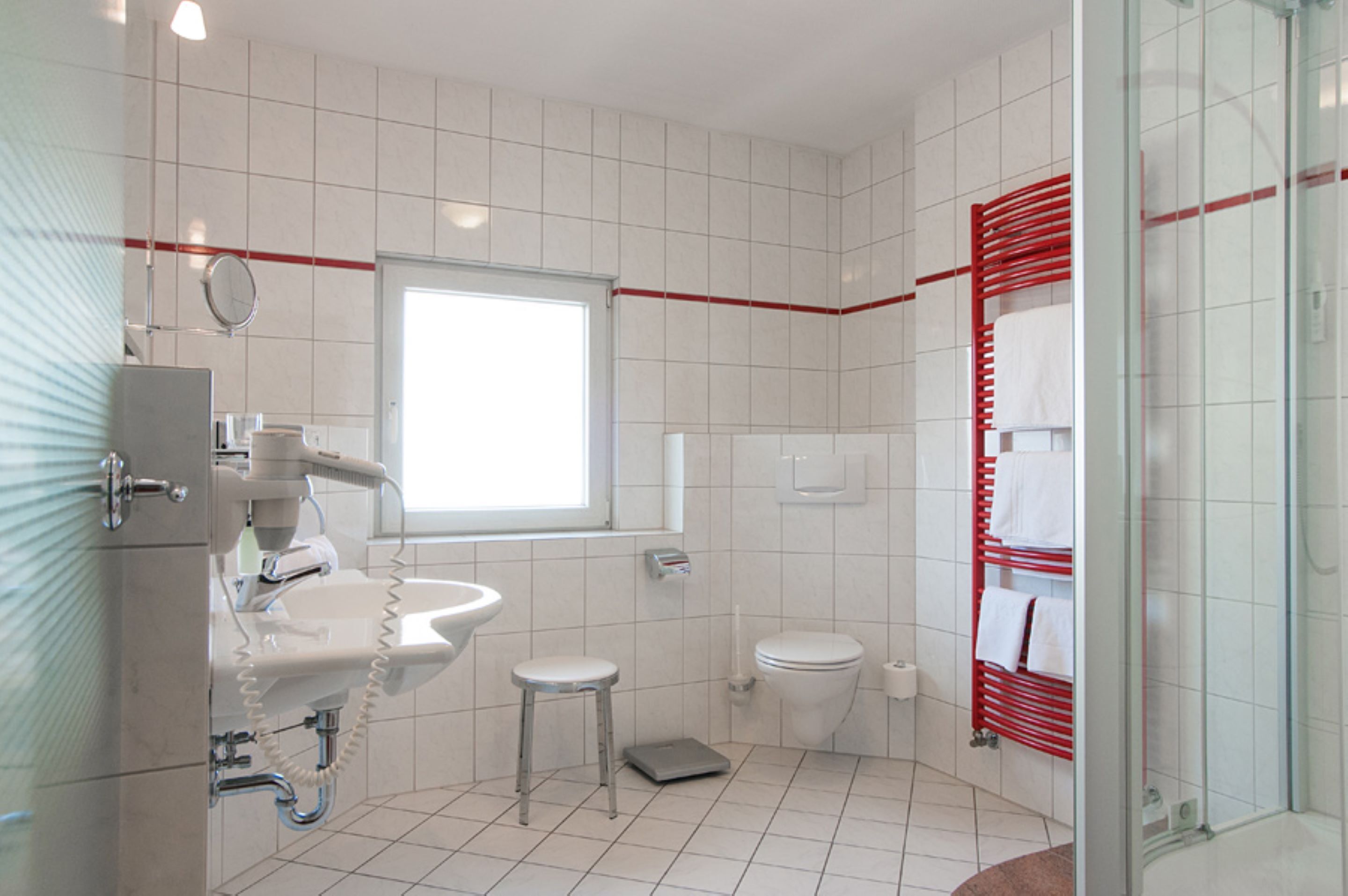 shower, free toiletries, hair dryer, towels