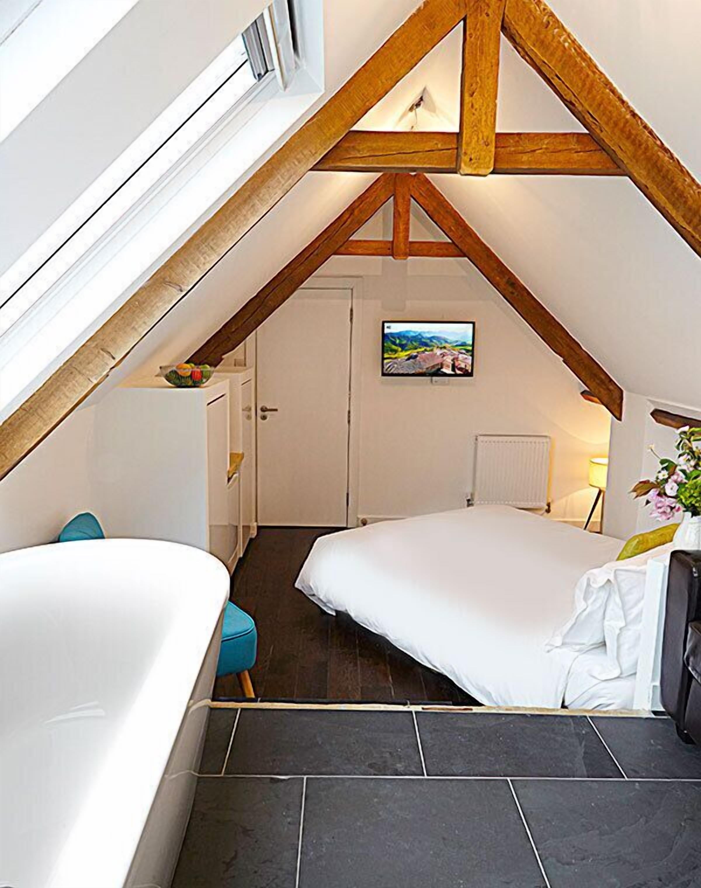 Double Room (Loft) | Egyptian cotton sheets, iron/ironing board, free cots/infant beds