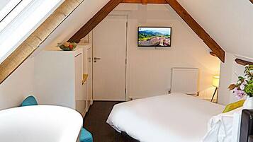 Double Room (Loft) | Egyptian cotton sheets, iron/ironing board, free cots/infant beds
